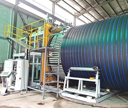 4米中空壁纏繞管設(shè)備試機成功