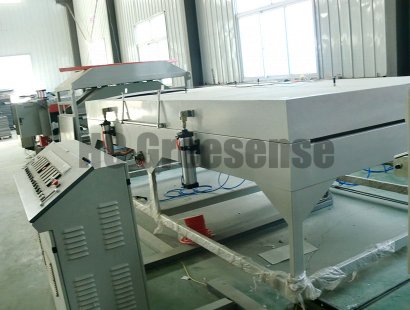 PP 中空格子板設(shè)備